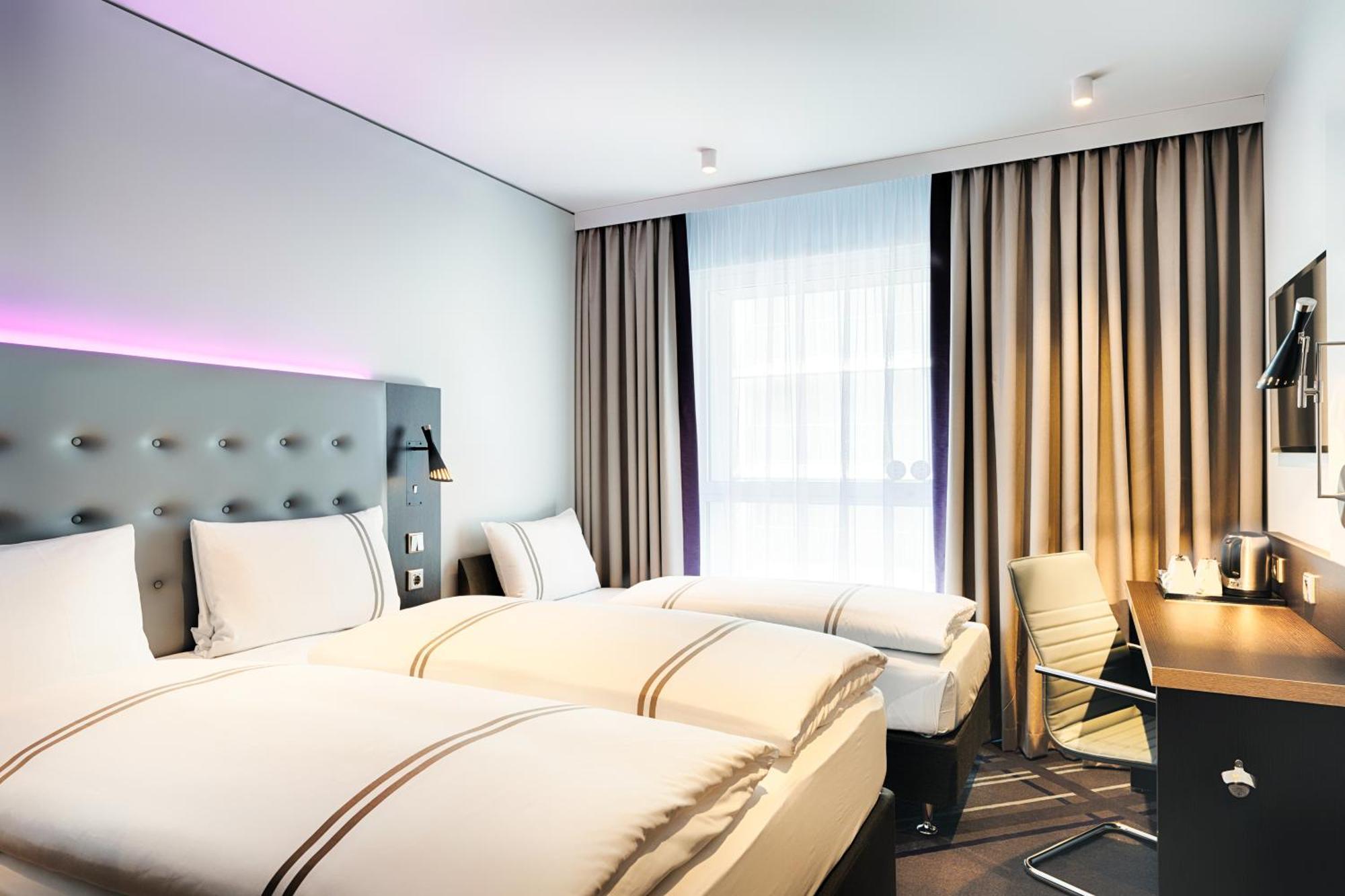 Premier Inn Saarbruecken City Centre Exterior photo